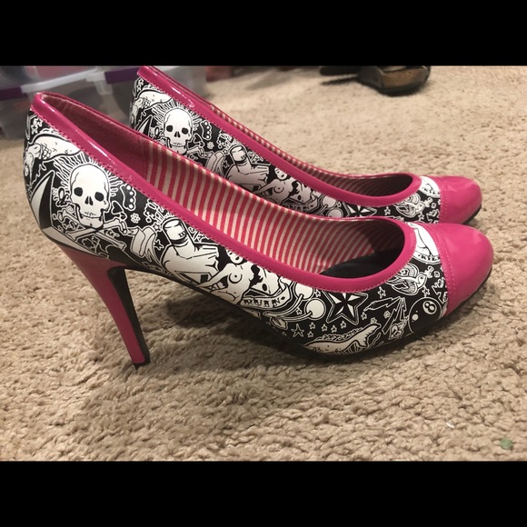 Iron Fist Shoes - Vintage tattoos. Hot pink and black heels.